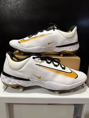 Nike Alpha Huarache Elite 4 Low Baseball Cleats White Gold Size 16 FD2745-119